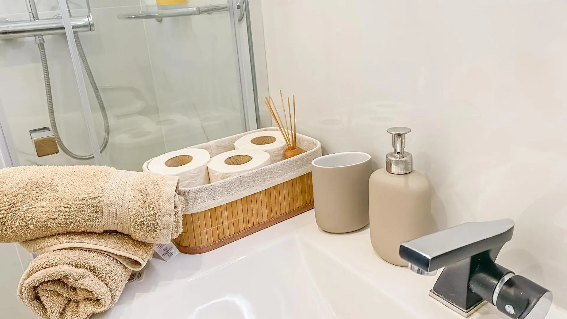 Appartement Luxury 2 Min Beach With Balcony, Ocean View, Wifi, Ac, Smarttv