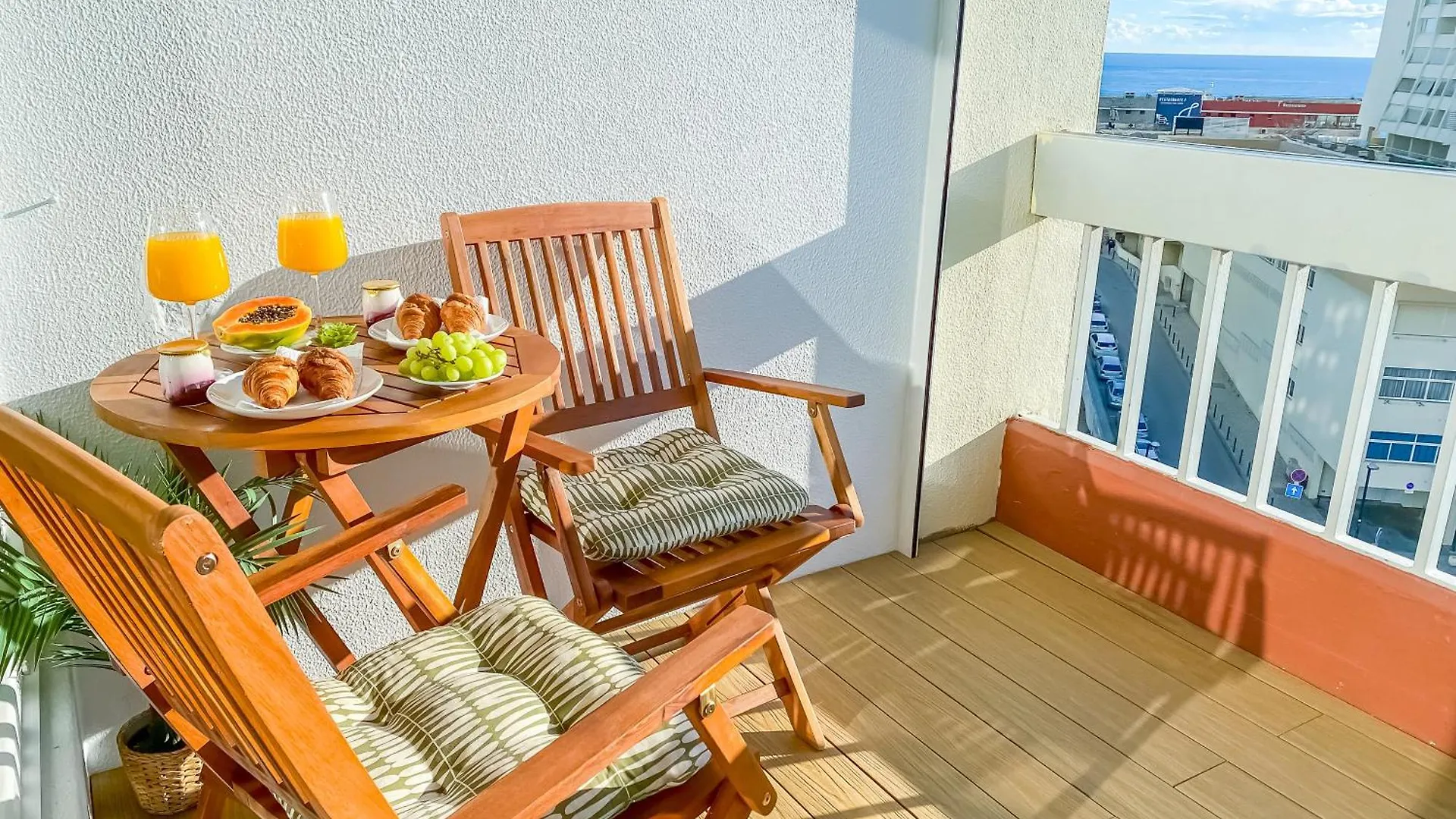Luxury 2 Min Beach With Balcony, Ocean View, Wifi, Ac, Smarttv Portimão