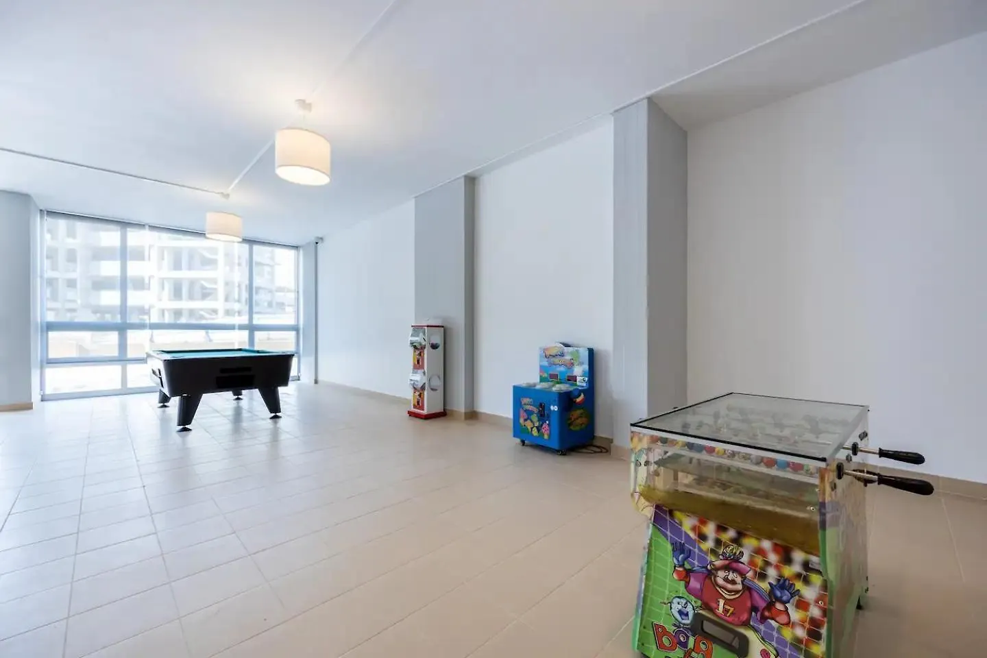 Luxury 2 Min Beach With Balcony, Ocean View, Wifi, Ac, Smarttv Apartment