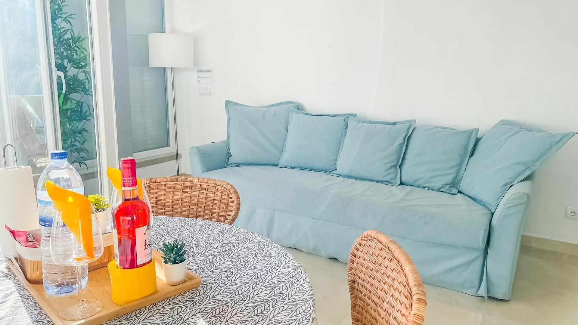 Luxury 2 Min Beach With Balcony, Ocean View, Wifi, Ac, Smarttv
