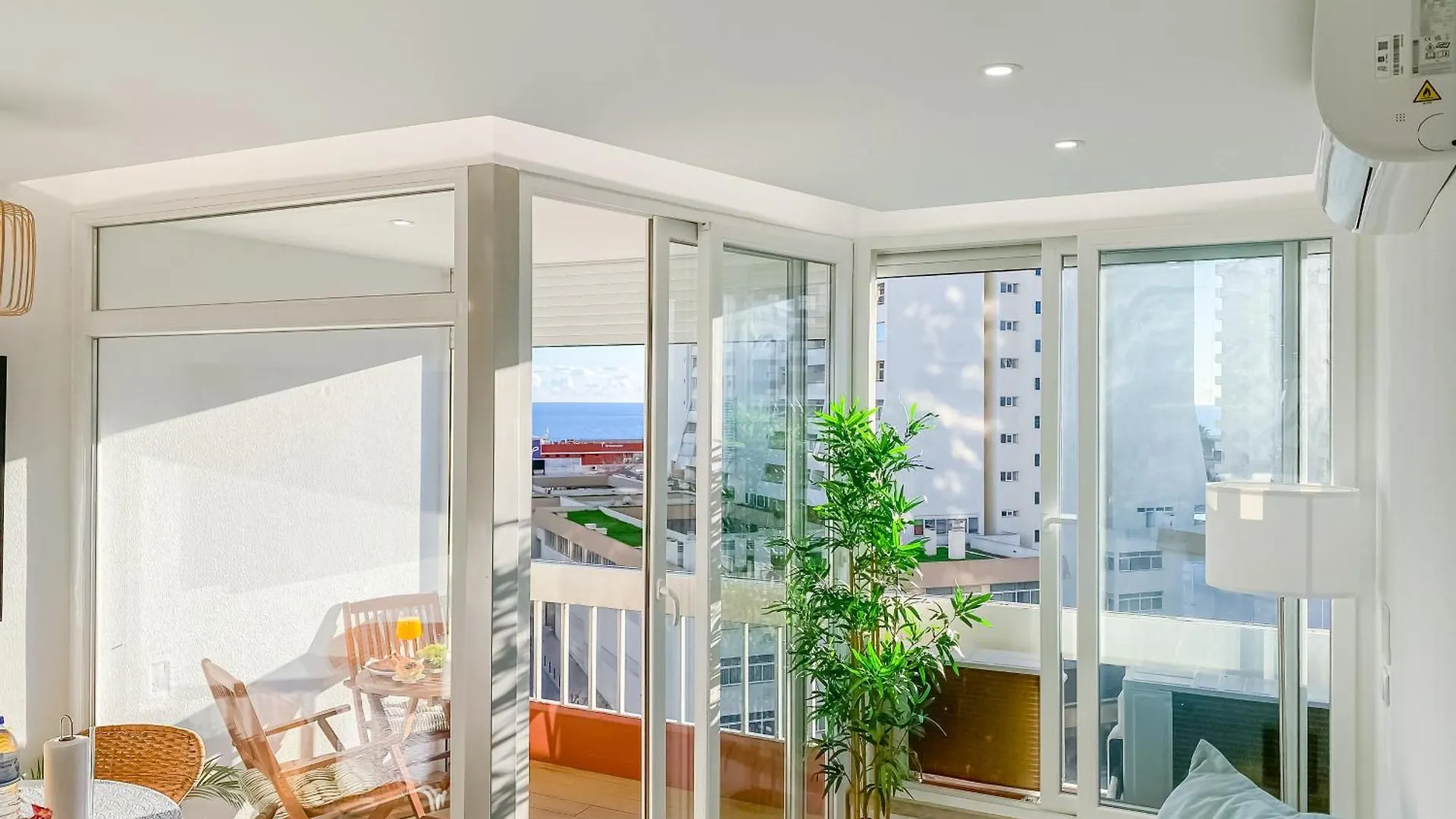 Apartment Luxury 2 Min Beach With Balcony, Ocean View, Wifi, Ac, Smarttv Portugal