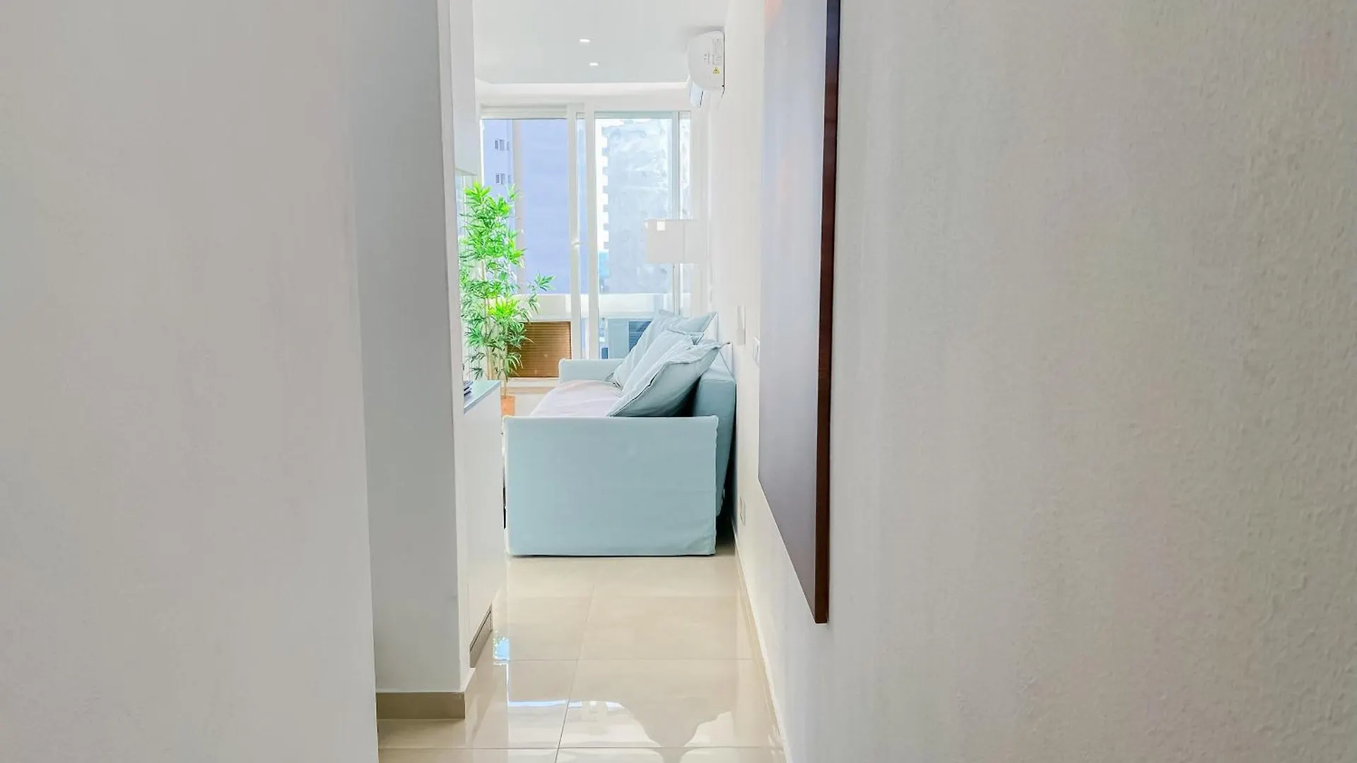 Luxury 2 Min Beach With Balcony, Ocean View, Wifi, Ac, Smarttv