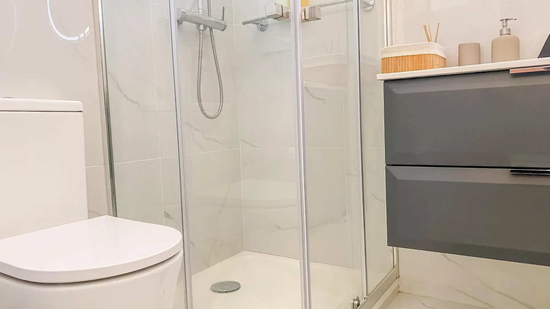 Luxury 2 Min Beach With Balcony, Ocean View, Wifi, Ac, Smarttv Portugal