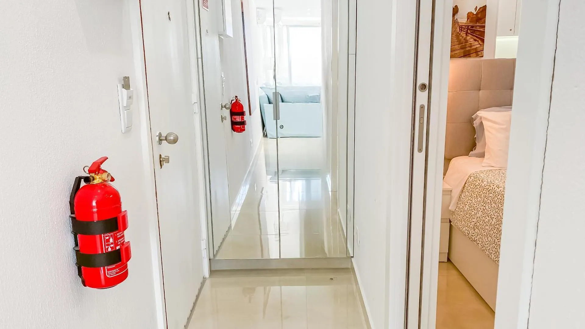 Luxury 2 Min Beach With Balcony, Ocean View, Wifi, Ac, Smarttv Apartment Portimao