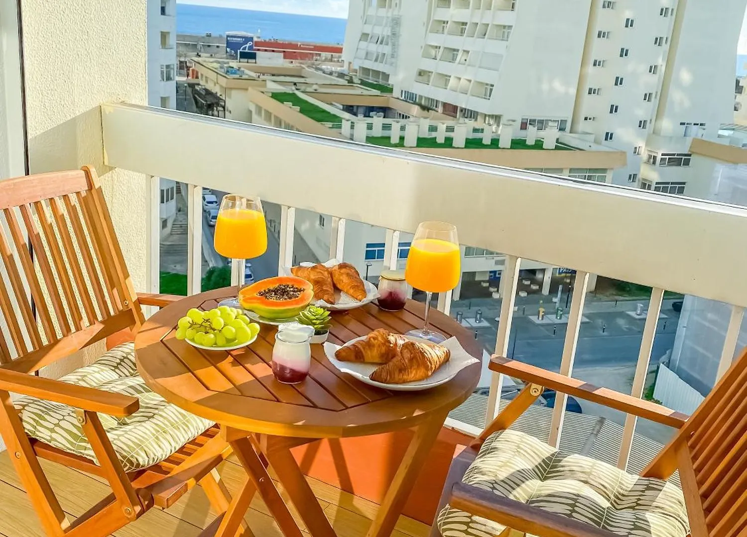 Luxury 2 Min Beach With Balcony, Ocean View, Wifi, Ac, Smarttv Apartment Portimao