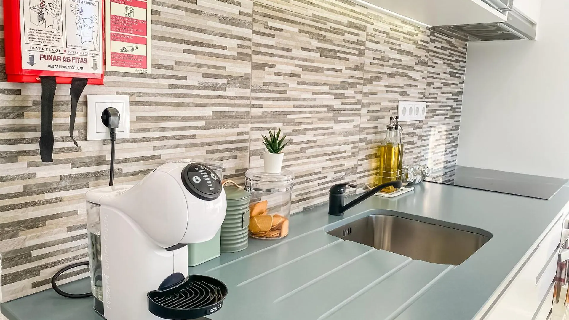 Luxury 2 Min Beach With Balcony, Ocean View, Wifi, Ac, Smarttv 0*, Portimao