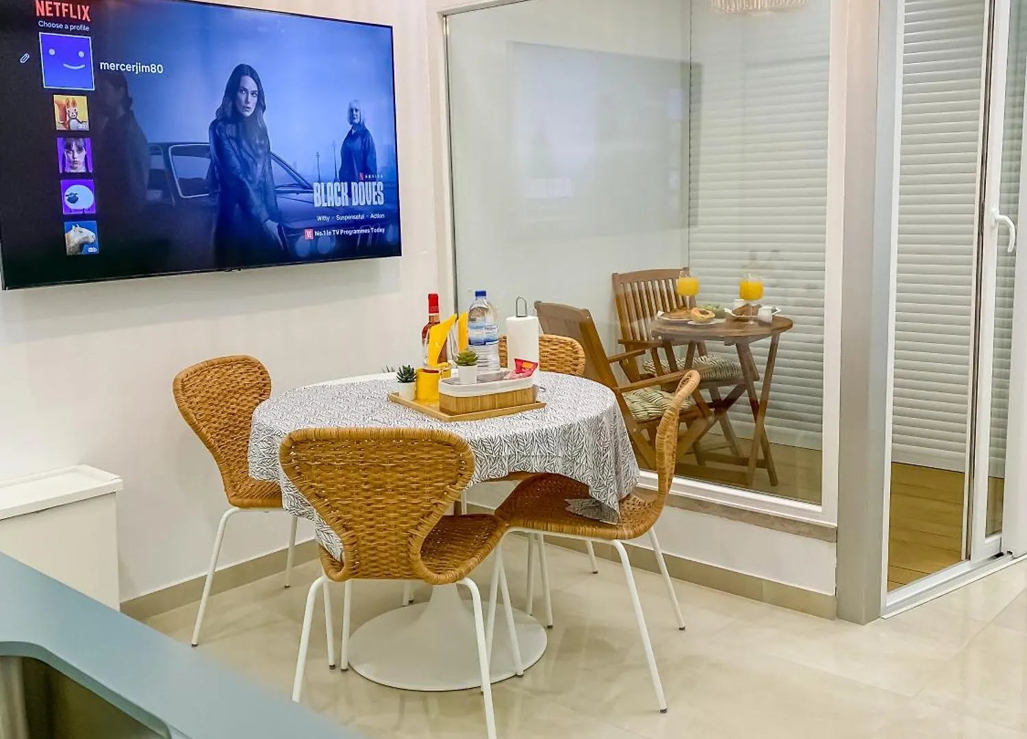 Apartment Luxury 2 Min Beach With Balcony, Ocean View, Wifi, Ac, Smarttv